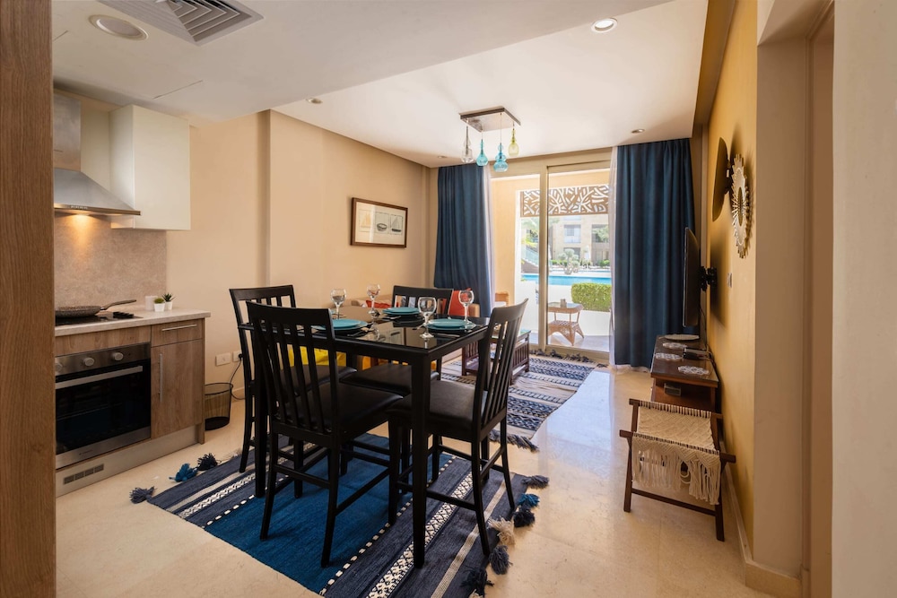 Xuru Stays I Exotic 1bdr w/ Outdoor Terrace Pool & Beach Access