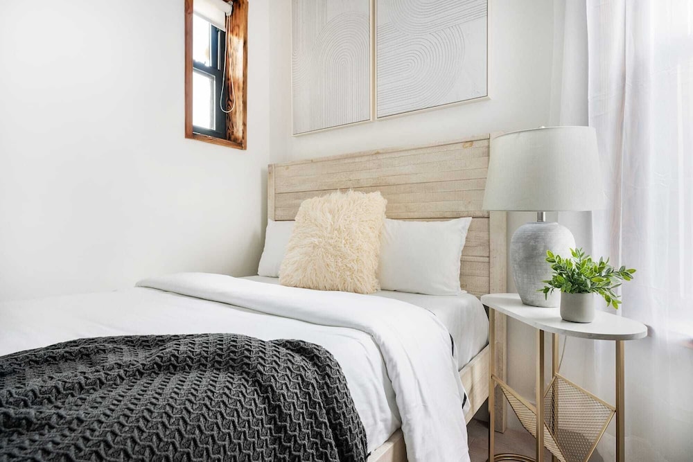 48 Midtown West Apt