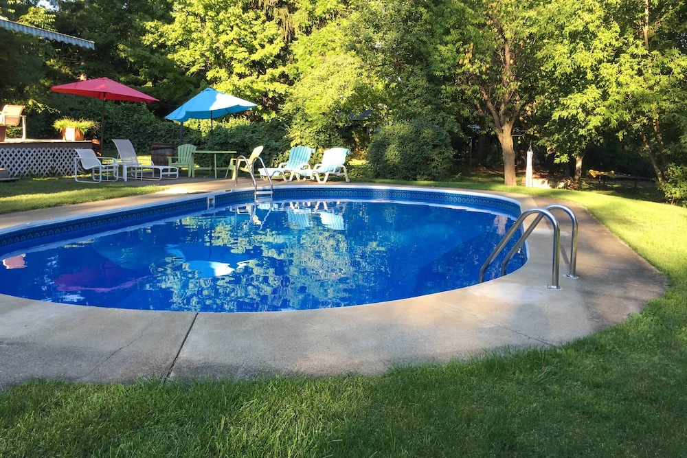 Historic Keuka Lake Estate in Hammondsport w/ Pool
