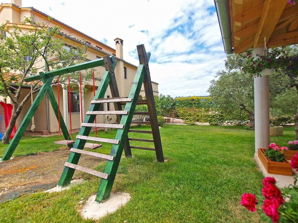 Apartment 739 en Pula — activities & amenities