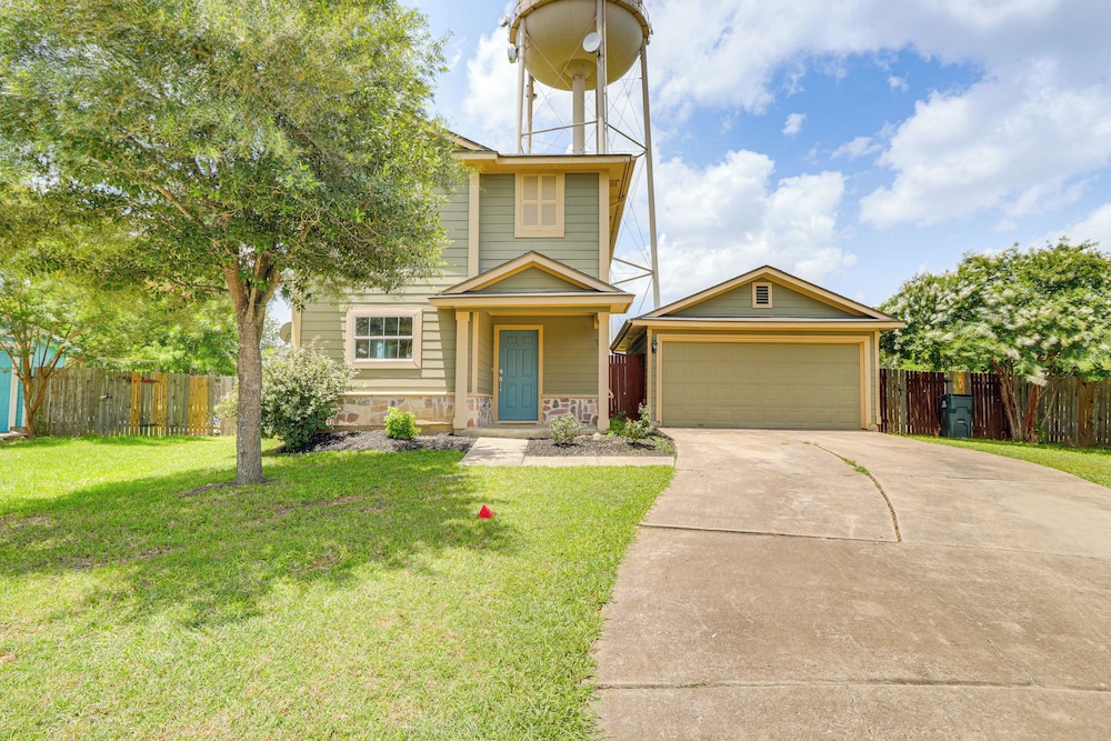 17 Mi to Dtwn Austin: Family Home w/ Patio!