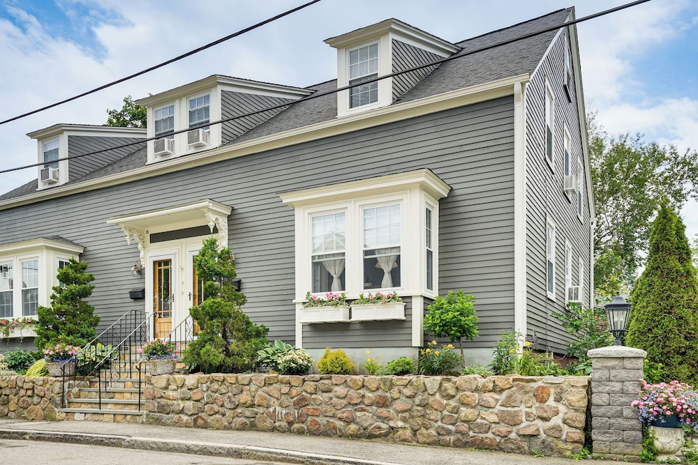 1 Mi to Beach: Manchester-by-the-sea Retreat!