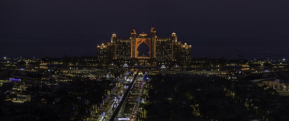 LUX Iconic Views at Palm Tower Suite 1