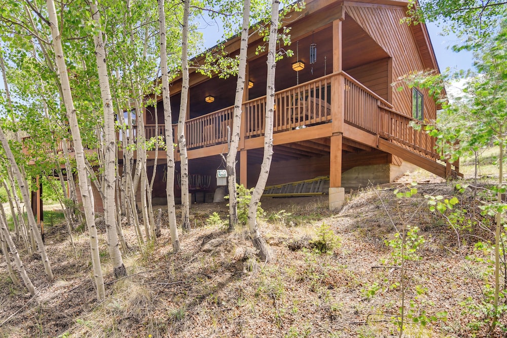 Private 5 Acres w/ Mtn Views: Park County Cabin!