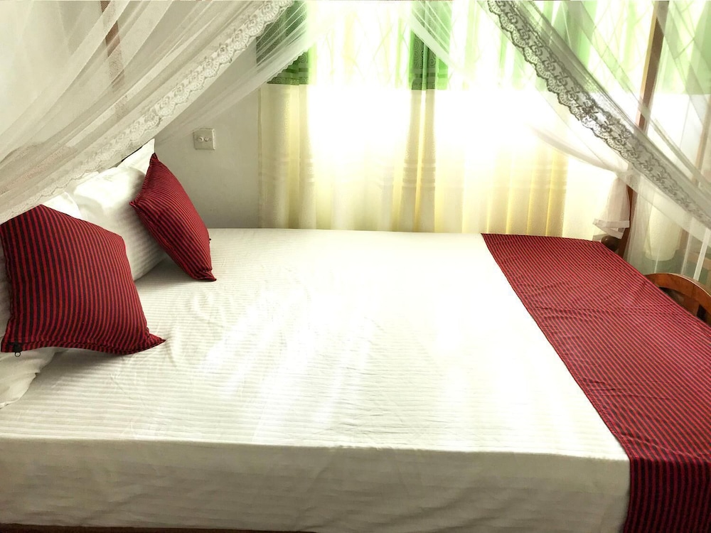 Damith Tourist Inn