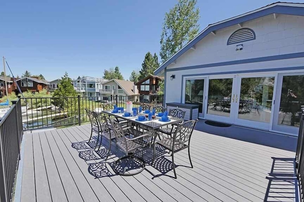 1899 Cascade Court 4 Bedroom Home by RedAwning