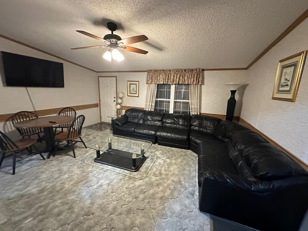 Secluded Lodge Farm Views 50 Acres Wifi