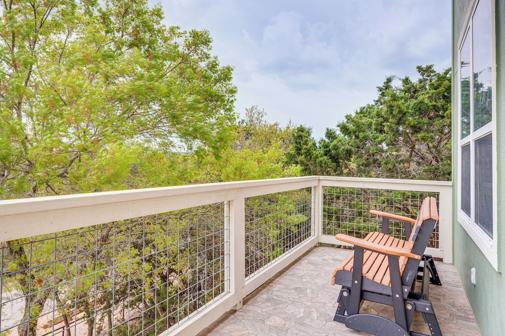 6 Mi to Water: Spacious Canyon Lake Home