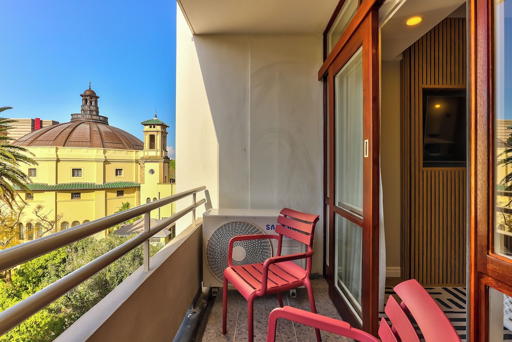 437 St Martini Gardens