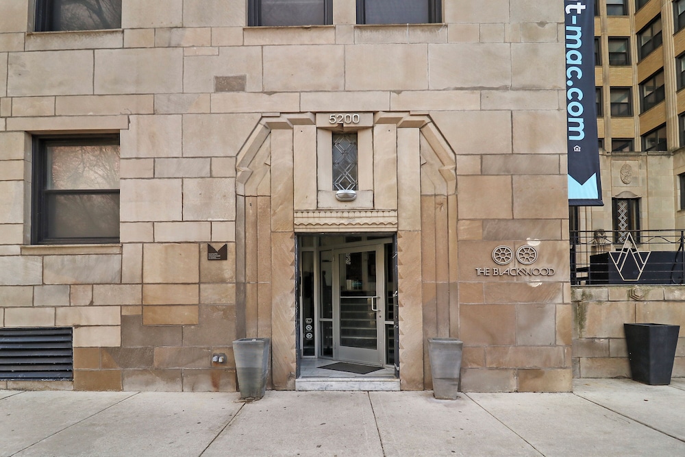 Explore this 2BR Apt - Blackwood rep