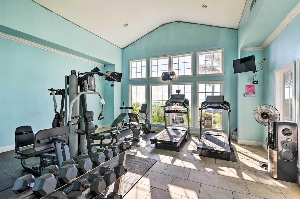 Steps to Beach: Ocean-view Galveston Condo!