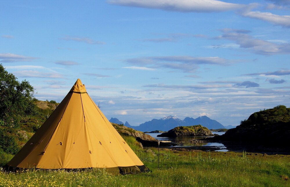 Lofoten Beach Glamping