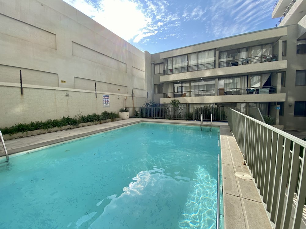 Urban Yard Bus Terminal Home Office Pool Wifi