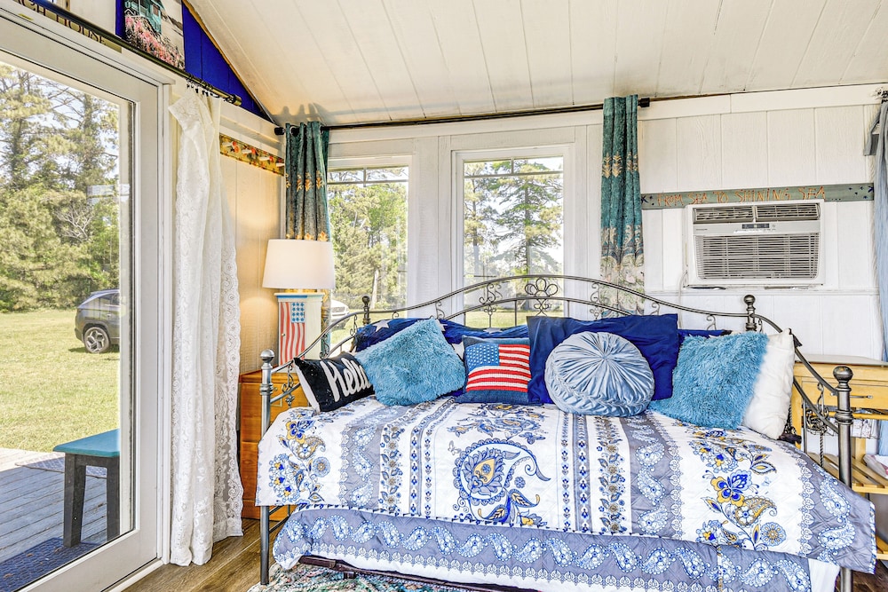 Tiny House w/ Big Views: Cabin in Shiloh!