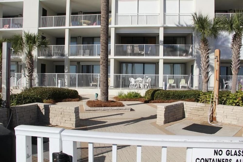 Pelican Pointe 1406