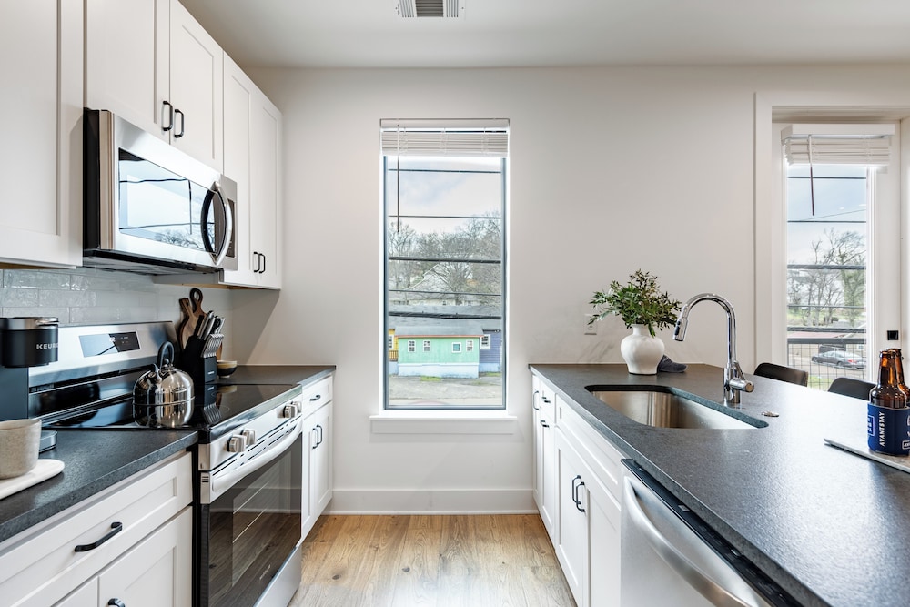The Heights by AvantStay – Modern Condo Minutes from Broadway