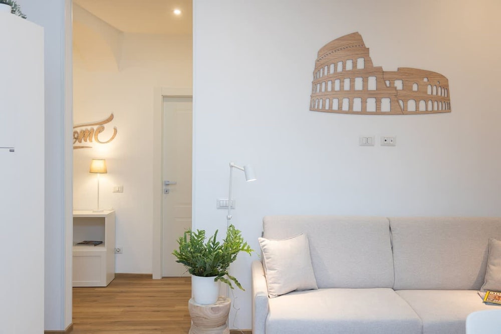 Colosseum Holidays - Three-bedroom Apartment