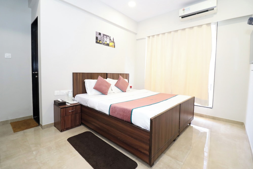 Pinaki Comfort Stay, Vile Parle - Near Airport
