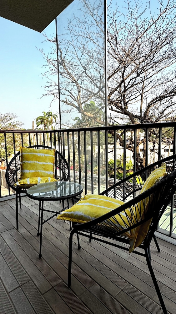 Elite Luxury Suites at Diamond in City