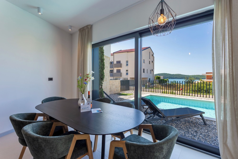 Villa Yana with Pool and Sea View