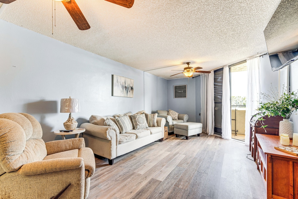 Gulf-view Condo w/ Beach Access & Patio in Hudson
