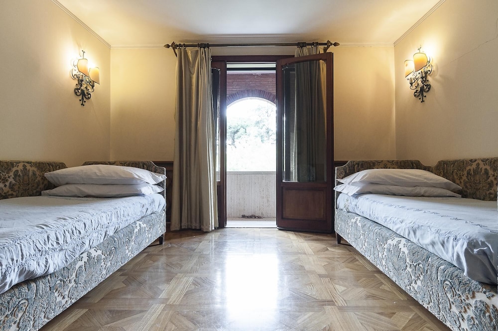 Near Rome Villa Pool Tennis Courts Perfect Family Reunion or Off-site Meeting view 4