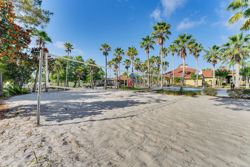 10 Mi to Disney Parks: Resort Retreat w/ Patio