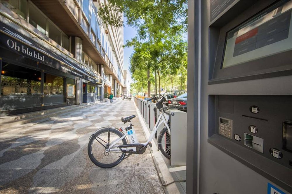 Colon 902 in Madrid With 1 Bedrooms and 1 Bathrooms