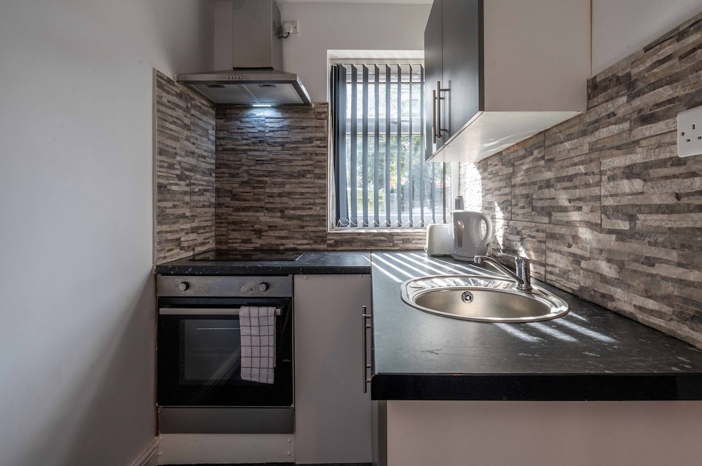 Inviting 1-bed Studio6 in Coventry view 3