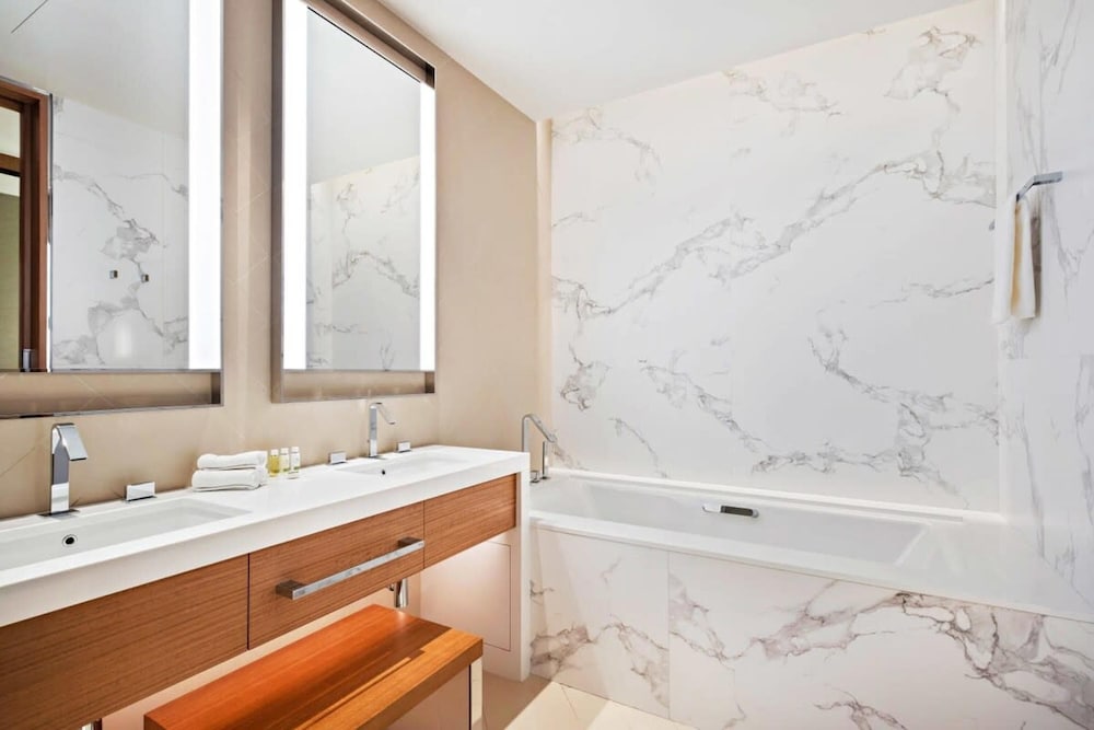 Luxurious 3-bedroom Apartment Facing Burj Khalifa in The Address Dubai Opera