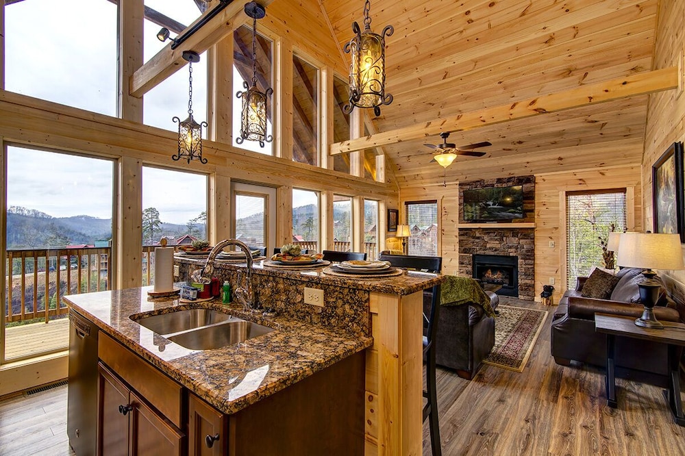 Critter Cove - 2 Bedrooms, 2 Baths, Sleeps 10 Home by RedAwning