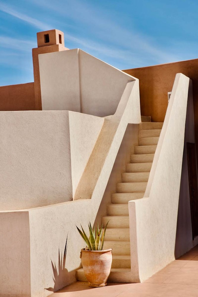 The Garden of Siredrah an Oasis With Pool and Hammam