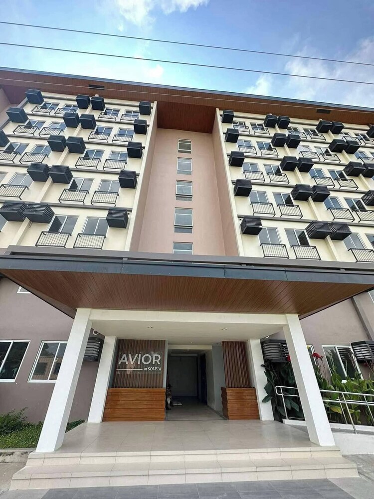 2-bedroom Elegant Condo With Sunrise & Mountain View
