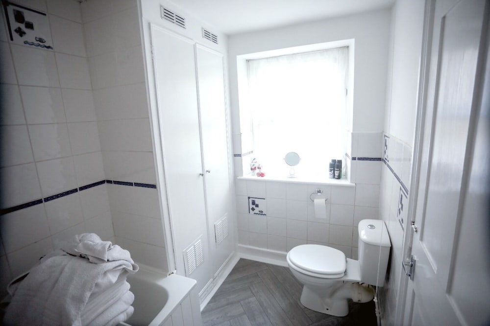 2-bed Apartment, Sleeps 6, 8-min Walk to Centre
