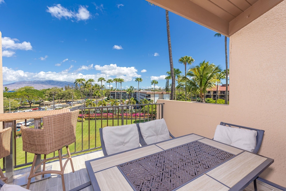 Kamaole Sands 10-403 - Stunning Renovation - Penthouse Level - Split AC - Look!