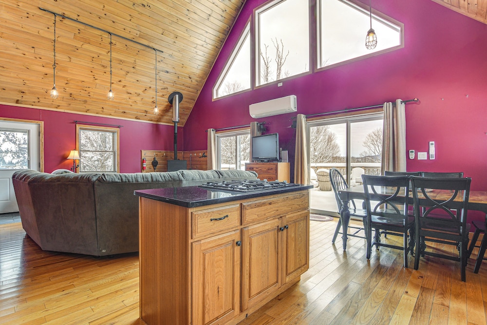 Snowmobiling On-site: Secluded Vermont Getaway