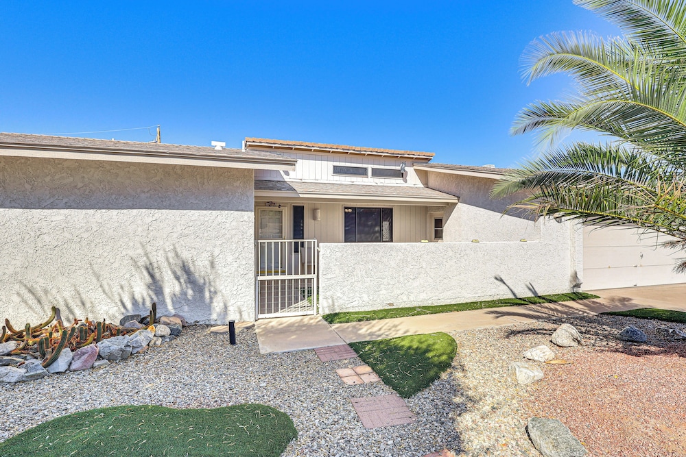 4 Mi to Beach & Boat Ramp: Lake Havasu City Abode!