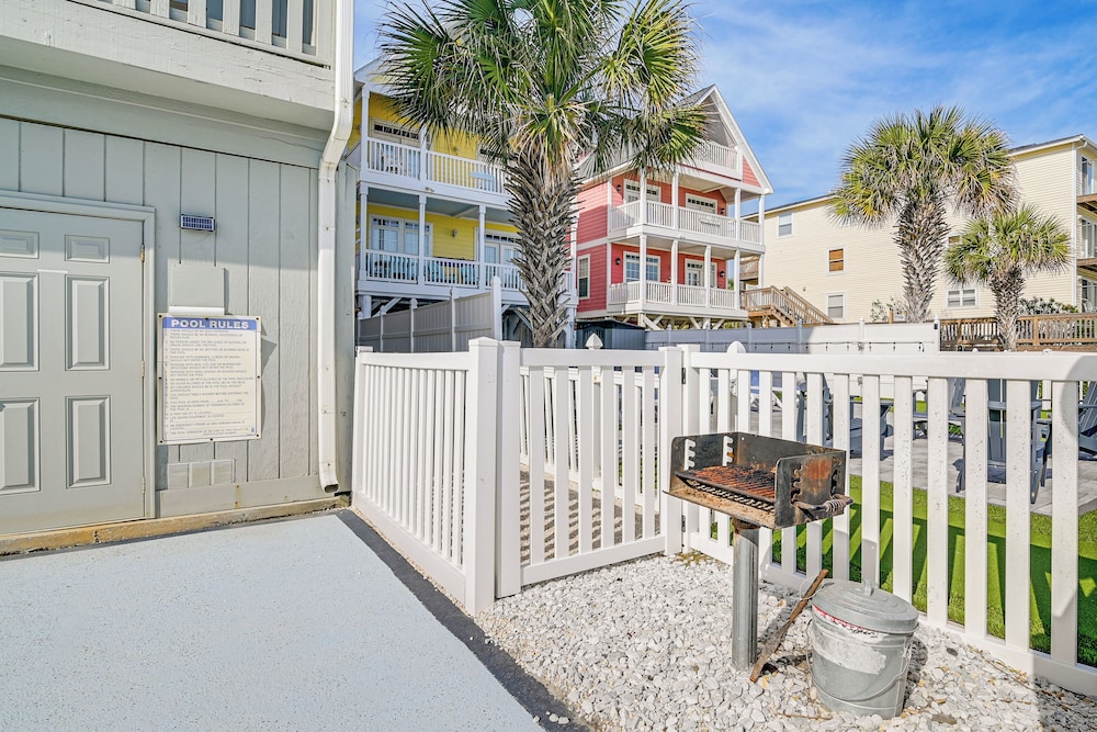 Beachfront Oasis w/ Pool Access in Surfside Beach!