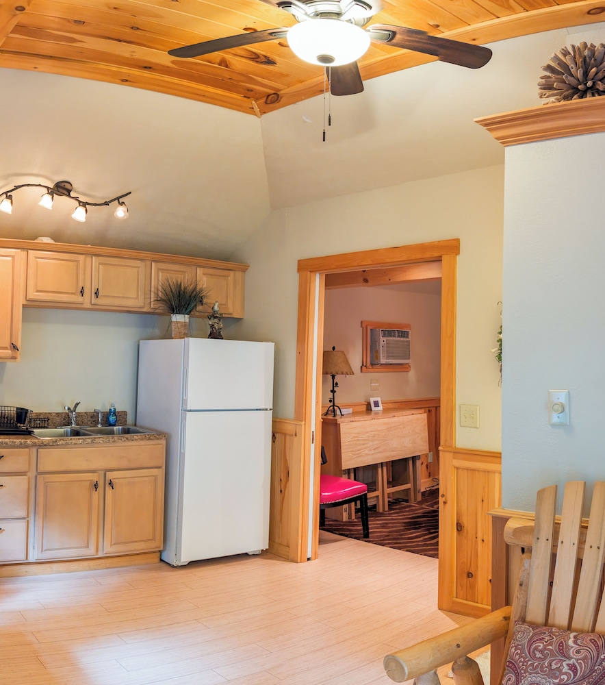 Hinckleys Dreamwood Cottages