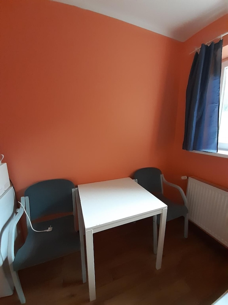 2-Rent Group Hostel Rooms&Apartments TUB19A