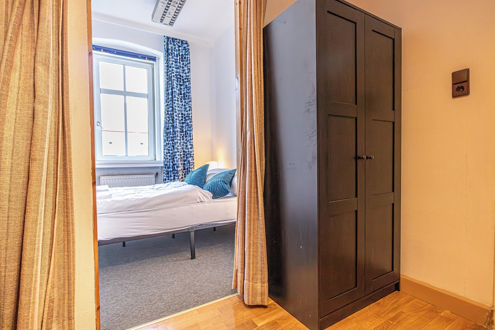 Family 2BR Apartment with Living Room