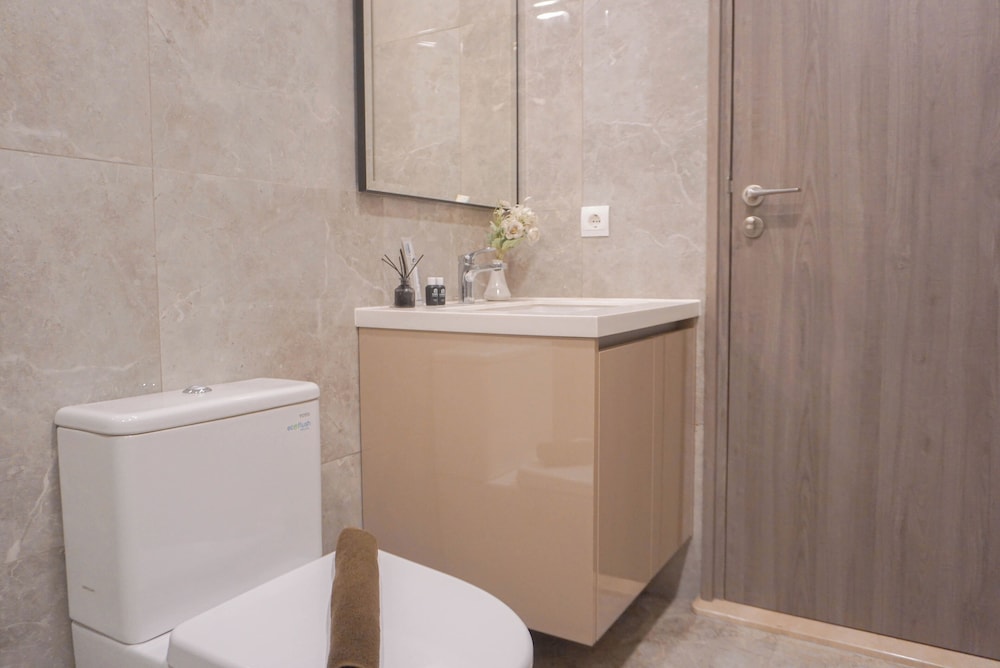 Modern Designed And Strategic 1Br Apartment Arumaya Residence