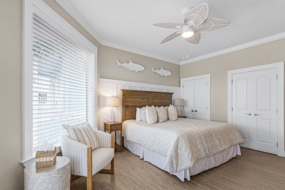 571 Seabatical: Canal Front With Pool! 5 Bedroom Home