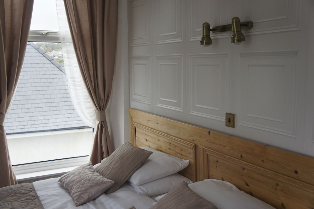 Plas Isa Hotel