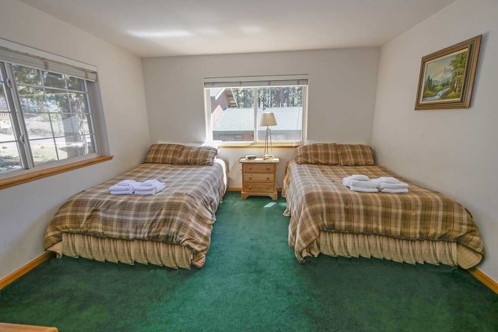 2460 Lupine Trail 6 Bedroom Home by RedAwning