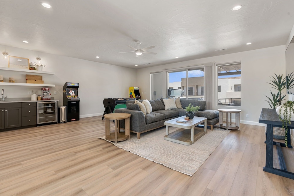 The Crash Pad 5 Bedroom Townhouse