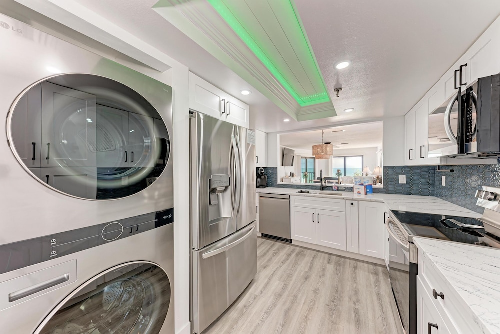 Anna Maria Island Beach Sands 202-private Beach Access-heated Pool