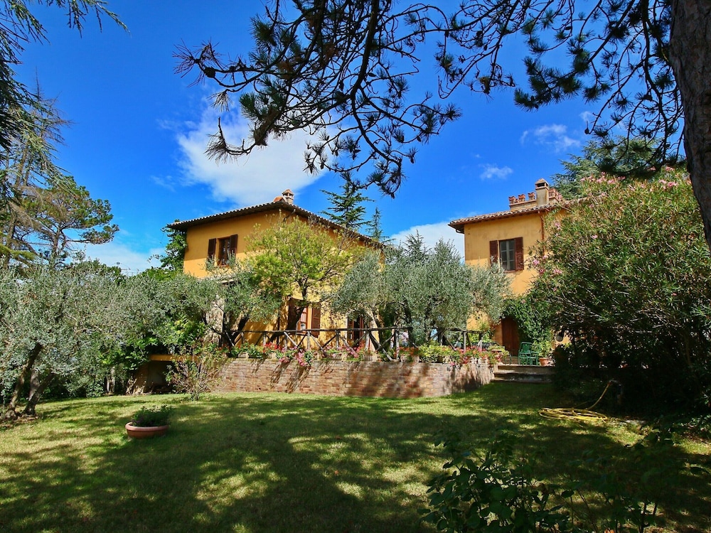 Farmhouse in Todi With Pool & Theater Nearby photo 4