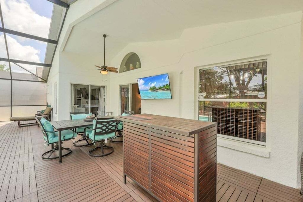 Large 4 bedroom Pool Home With Relaxing Vibes 4 Villa