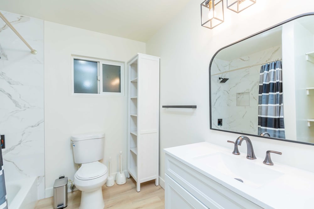 Elegant Pasadena Retreat Prime Comfort Awaits